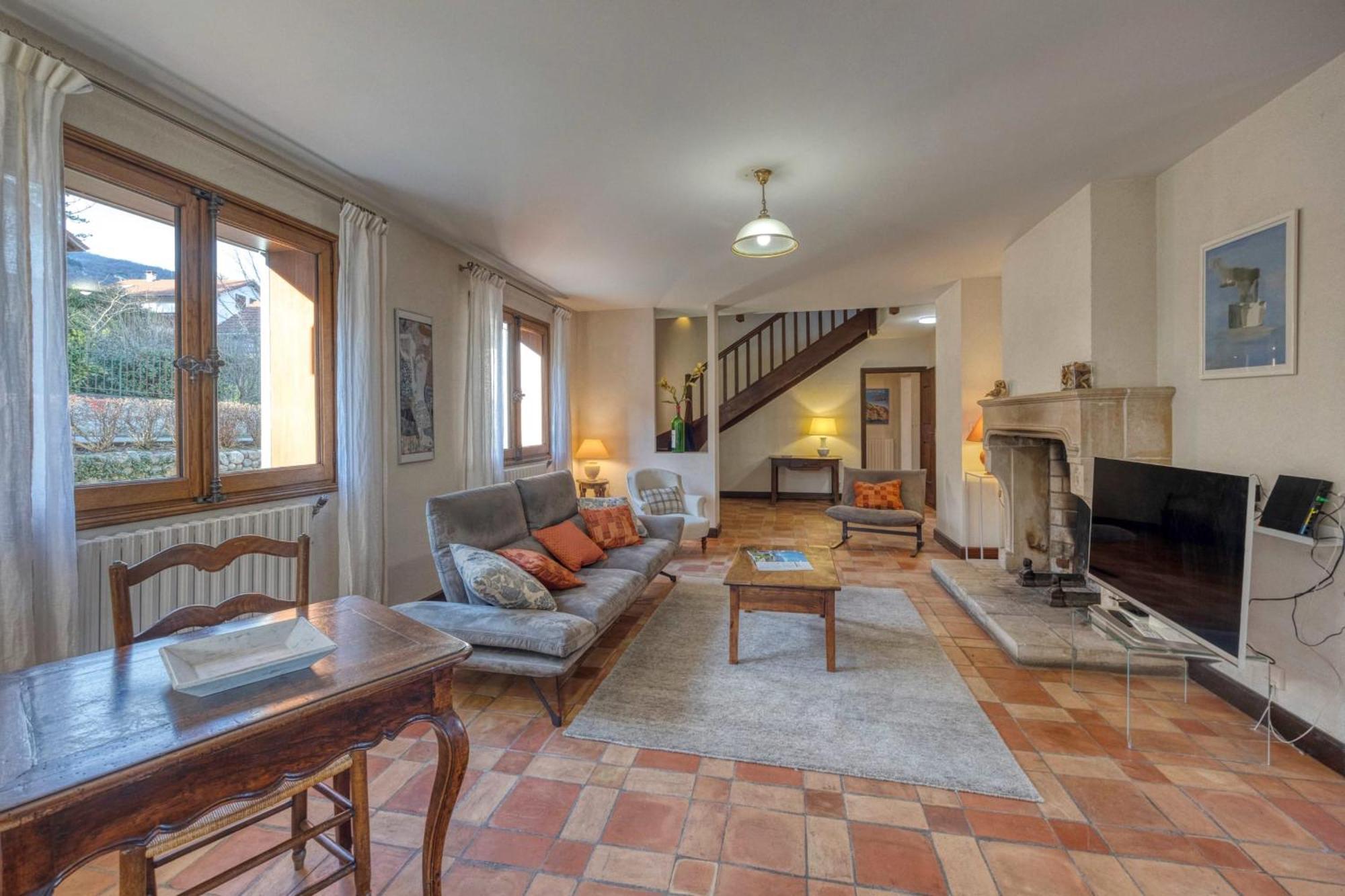 #Hp La Maison Des Lilas Large Family House Sleeps 12 Garden Seyssins Exterior photo